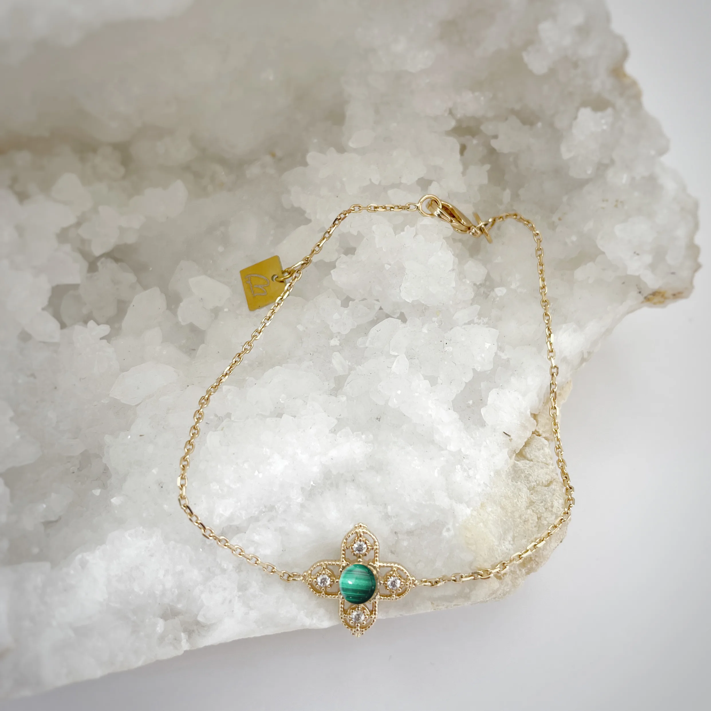 Bracelet-Croix-Pierre-au-choix-Sofia-lithotherapie