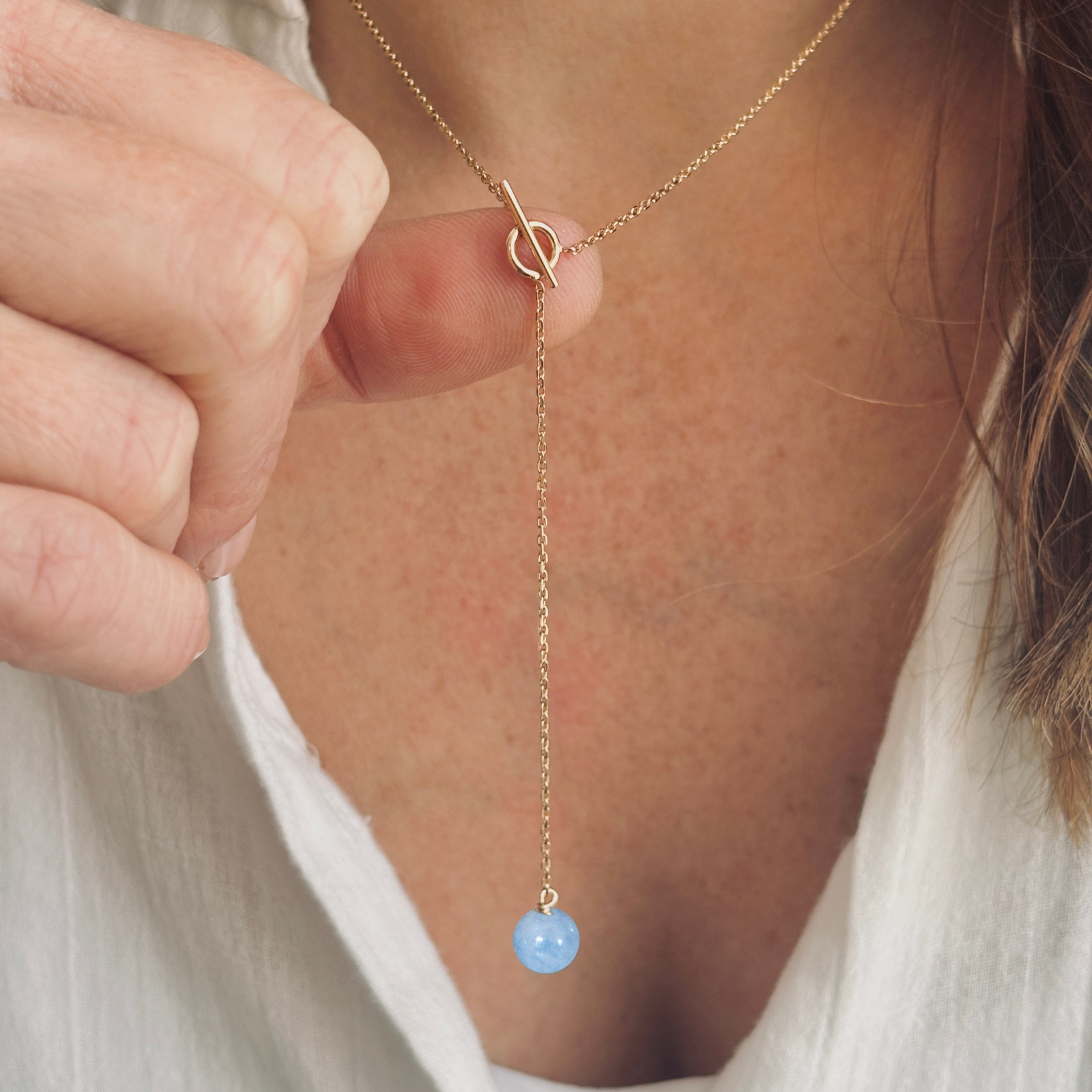 Collier Pénélope Pierre naturelle Aigue Marine Plaqué or porté