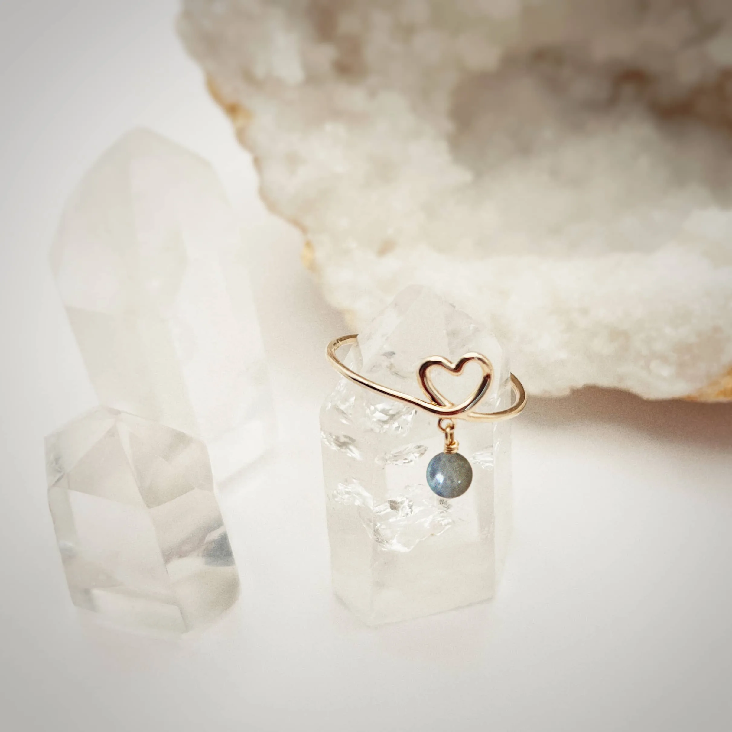 bague-romy-or-fine-coeur-pierre-labradorite
